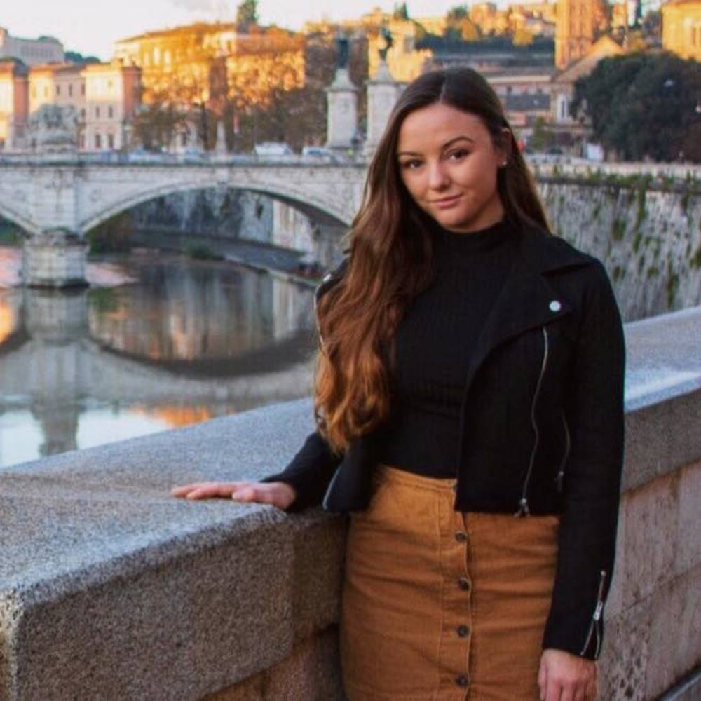 Meet your Posher, Becca